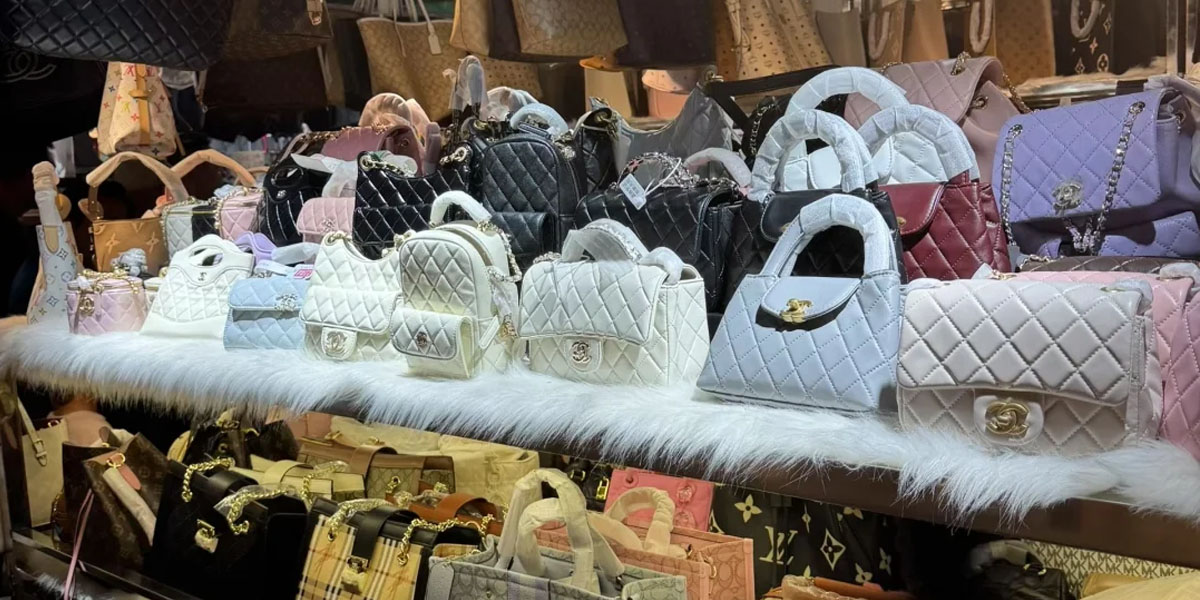 bag wholesale showroom